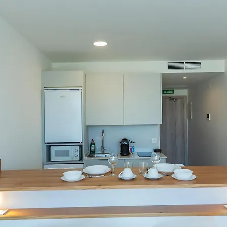 Ola アパートホテル フィニステレ